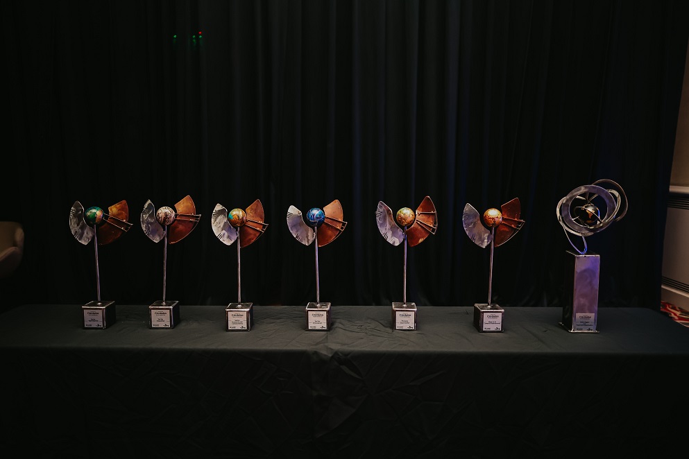 Las estatuillas de los Premios Córdoba en el Mundo entregadas en la edición 2025